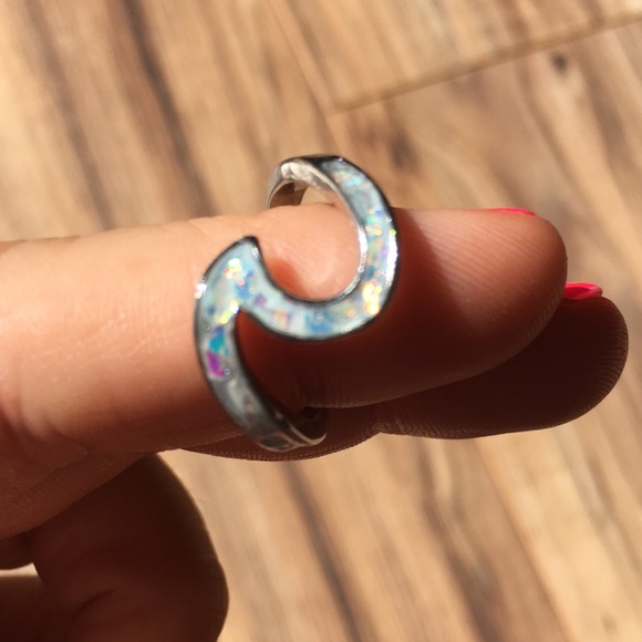 Ocean wave silver fire opal glitter ring Size 9, 8 - Picture 4 of 7